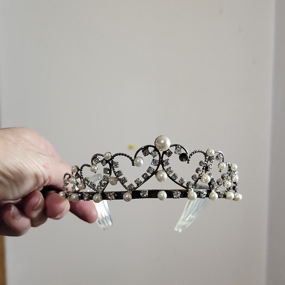 Tiara Accessories - Elegant Pearl and Rhinestone Tiara